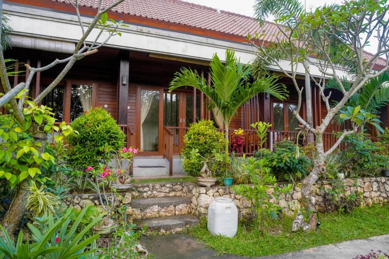 Готель Karang Agartha Lembongan Екстер'єр фото